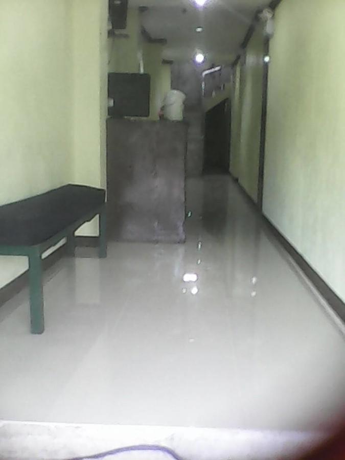 Rms Travellers Inn Poro Esterno foto